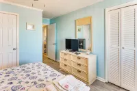 Walk to Ocean: North Myrtle Beach Condo w/ Pool - parking