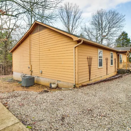 Norfork Lake Access: Cabin w/ Deck & Water View!