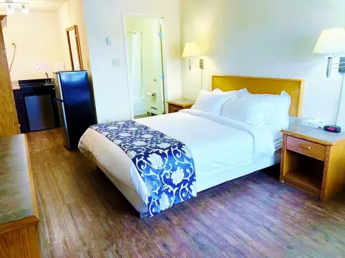 Grande Mountain Lodge Hotels in Grande Cache