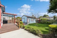 Coastal Getaway 5 Bedroom Home - 3-Star