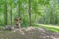 Quiet Getaway w/ Deck: 18 Mi to Downtown Baltimore