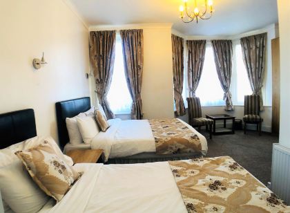 Ilfracombe House Hotel - Near Cliffs Pavilion