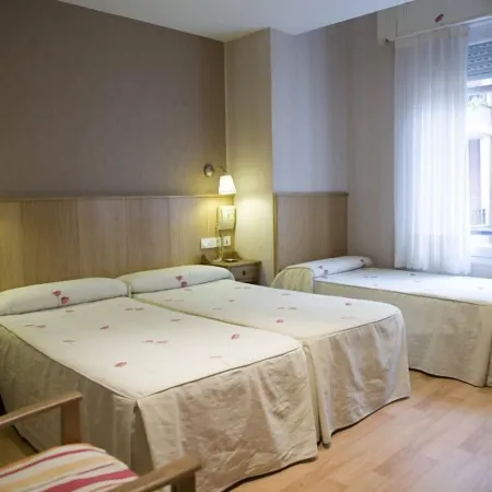 Hostal Orejas Отели рядом с достопримечательностью «Аэропорт Леон - LEN»