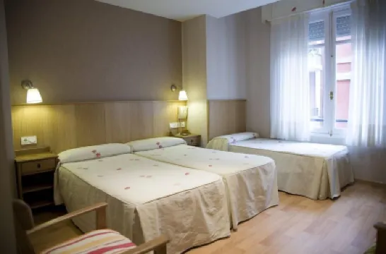 Hostal Orejas Hotels near León - LEN