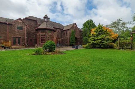 Arch Cape Inn and Retreat Отели рядом с достопримечательностью «Haystack Rock»