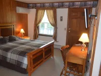 Big Bears Lodge Hotels in Dover