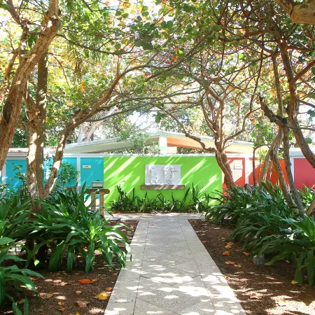 Colony Hotel & Cabaña Club