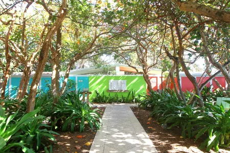 Colony Hotel & Cabaña Club