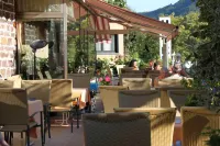 Moselromantik-Hotel Zum Löwen فنادق في Alf