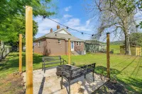 Bring Your Boat: Retreat Near Lake Guntersville - 2-Star