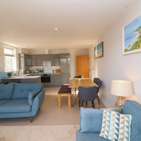 7 Warren Edge Close