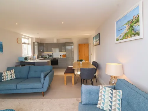 7 Warren Edge Close - 4-Star