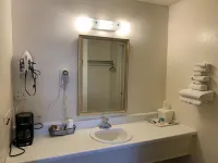 Economy Inn - Motels