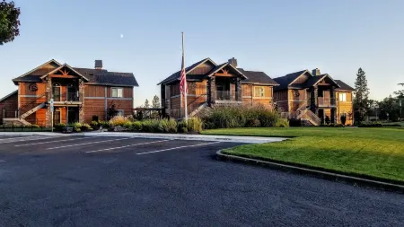 Resort at Eagle Point Golf Club Lodging Отели в г. Игл Пойнт