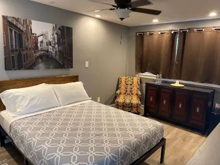 Nightshade Inn & Gardens