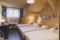 Pointe de Zinal Hotels near Col des Vignettes