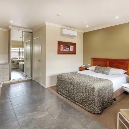 The Saltbush Motor Inn