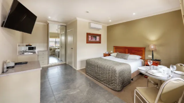 The Saltbush Motor Inn