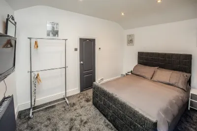 Cottage Hide-Out Hotels in Lepton