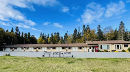 Parkway Motel Отели рядом с достопримечательностью «Sandy Beach»