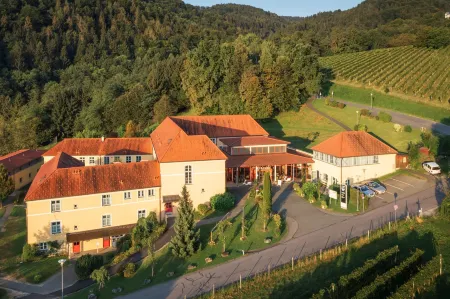 Jufa Hotel Deutschlandsberg Отели в г. Гундерсдорф