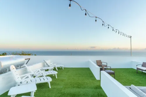 Red Flamboyan Guesthouse and Restaurant - 3-Star