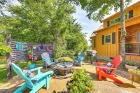 Secluded and Peaceful Tree Top Cabin with Loft Hotel di 