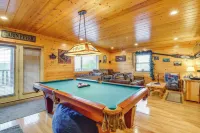 Hot Tub + Games! Mtn-View Cabin Near Pigeon Forge - 4 ดาว