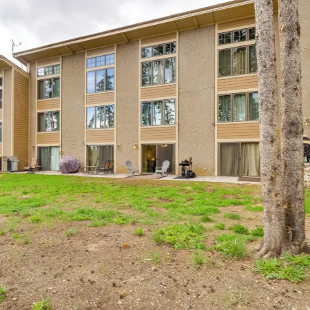 Beautiful Breck Townhome w/ Pool: 1 Mi to Main St!