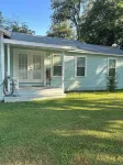 Gorgeous quiet and cozy 3 bedroom/ 2 bathroom home awaits you! 加納爾機場附近的飯店