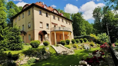 Rezydencja Grawert Boutique & Spa Hotel dekat Agroturystyka Alpaka Konradów Alpaki Kotlina Ziemia Kłodzka Mini ZOO