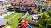 Albergo Dimaro Wellness Hotel Hôtels à : Commezzadura
