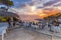 Fergus Style Cala Blanca Suites