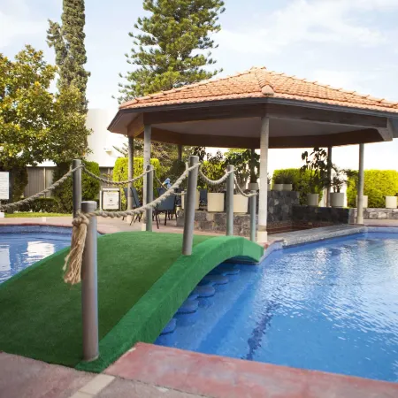 Hotel Paradise Inn