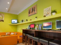 Dizzy Daisy Hostel Отели рядом с достопримечательностью «Клепаж»