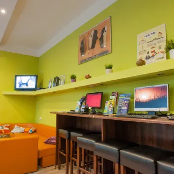 Dizzy Daisy Hostel