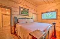 Creekside Broken Bow Cabin w/ Hot Tub & Fire Pit!