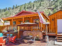 Red River Summer Cabin w/ Fire Pit & Mtn Views Hotele w: Red River