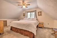 Walk to Arrowhead Lake: Cabin w/ Private Hot Tub! - Wifi