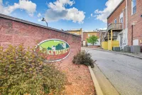 Pet-Friendly Downtown Fulton Apt w/ Smart TV! - Wifi
