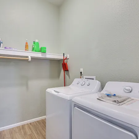 Pet-Friendly Downtown Fulton Apt w/ Smart TV!