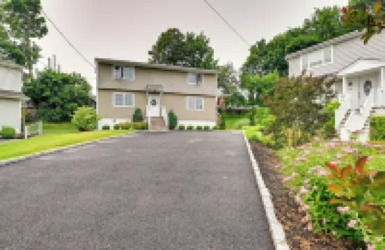 Glen Cove Vacation Rental < 1 Mi to Downtown!