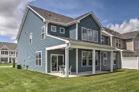 Spacious House: Pool Access Nearby & 4 Mi to Beach - 3-Star