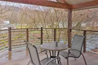 The Boat House Creekside Escape in Hot Springs! - WiFi