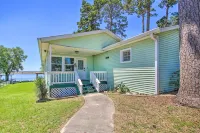 Waterfront Onalaska Retreat w/ Private Dock! - parking
