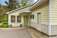 2 Bedrooms, Near Biking Trail, and Frankfort! - 3-Star