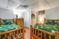 Family-Friendly Riverhouse Fishing and Hot Tub - Wifi