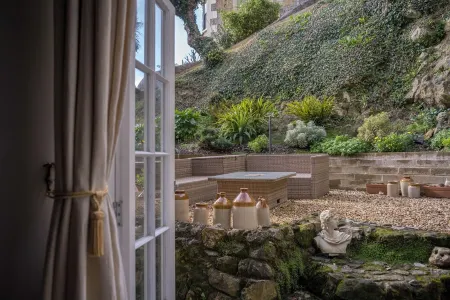 Jaw-dropping view over the English Channel - Ventnor Отели рядом с достопримечательностью «Вентнор Ботаник Гарден»