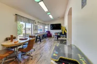 2 Mi to Dtwn! Family Home w/ Game Room in Chandler - Homestays