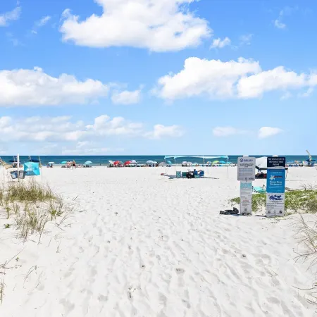 2BR Condo Beach Access Pool and Walk to Hangout